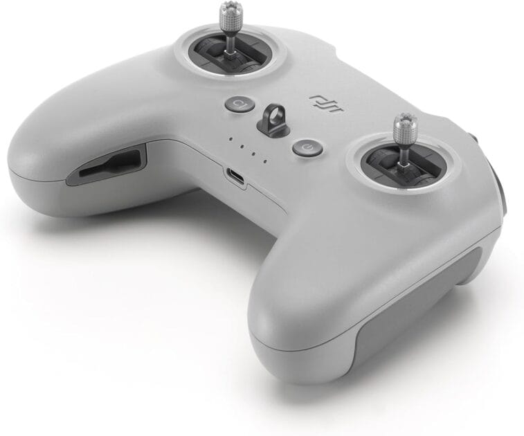 <p><strong>DJI Controle Remoto FPV 3 por R$1.990,00 – Experimente a Aventura com Helicópteros!</strong></p>