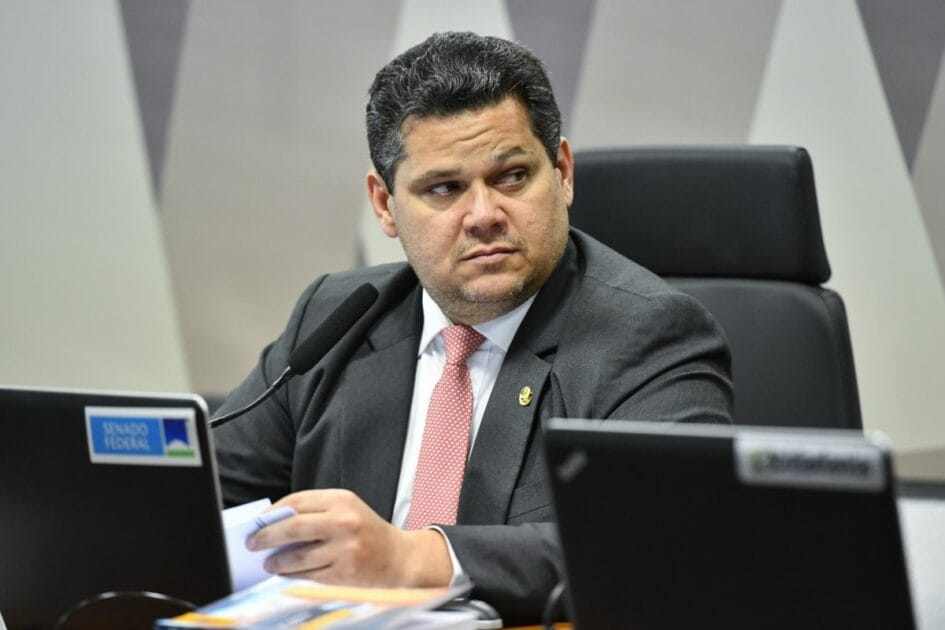 Alcolumbre enfatiza 'acordos cumpridos' em sua candidatura ao Senado