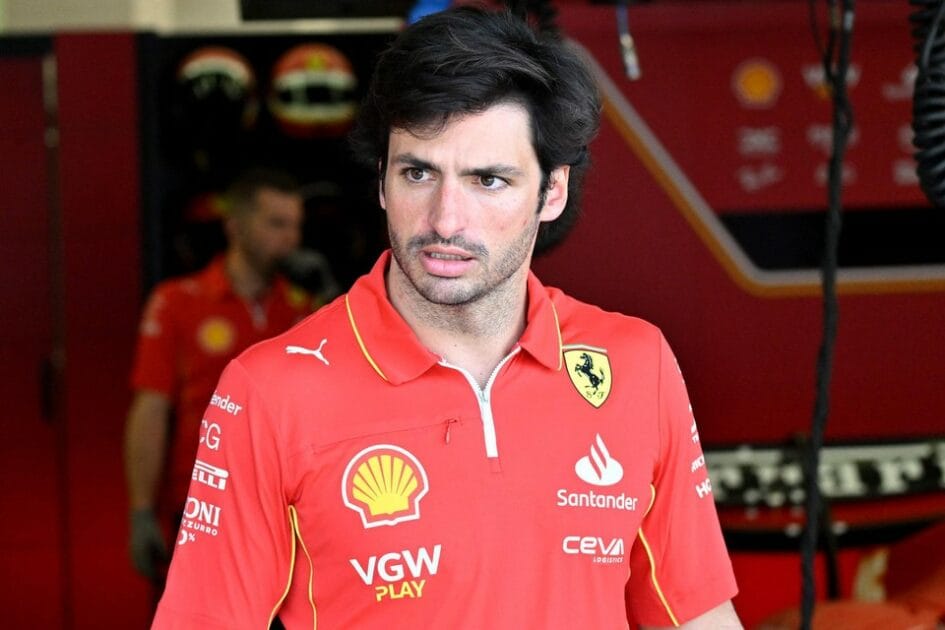 Carlos Sainz registrou o tempo mais rápido no Bahrein, Verstappen assistiu do lado de fora