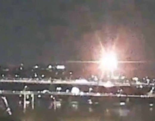 Colisão Aérea: Avião Comercial e Helicóptero Militar em D.C.