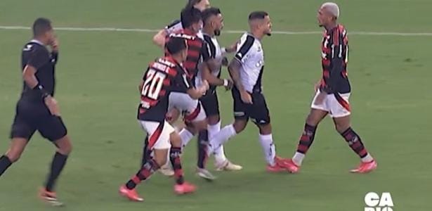 Conflito em Campo: Torcida do Vasco Tenta Invadir Jogo