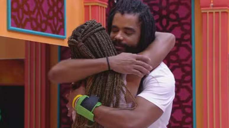 Diogo e Aline: O que aconteceu após o primeiro beijo no BBB25?