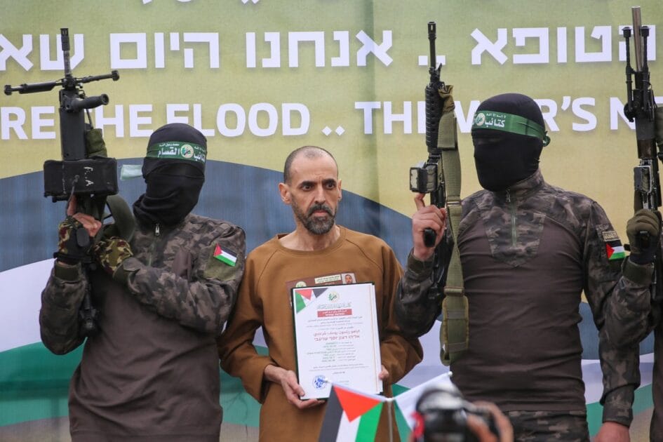 Hamas liberta reféns israelenses em acordo de cessar-fogo