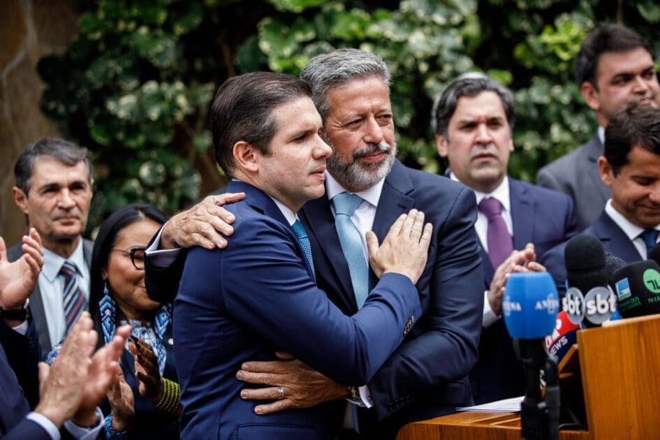 Hugo Motta destaca Arthur Lira como aliado chave na gestão