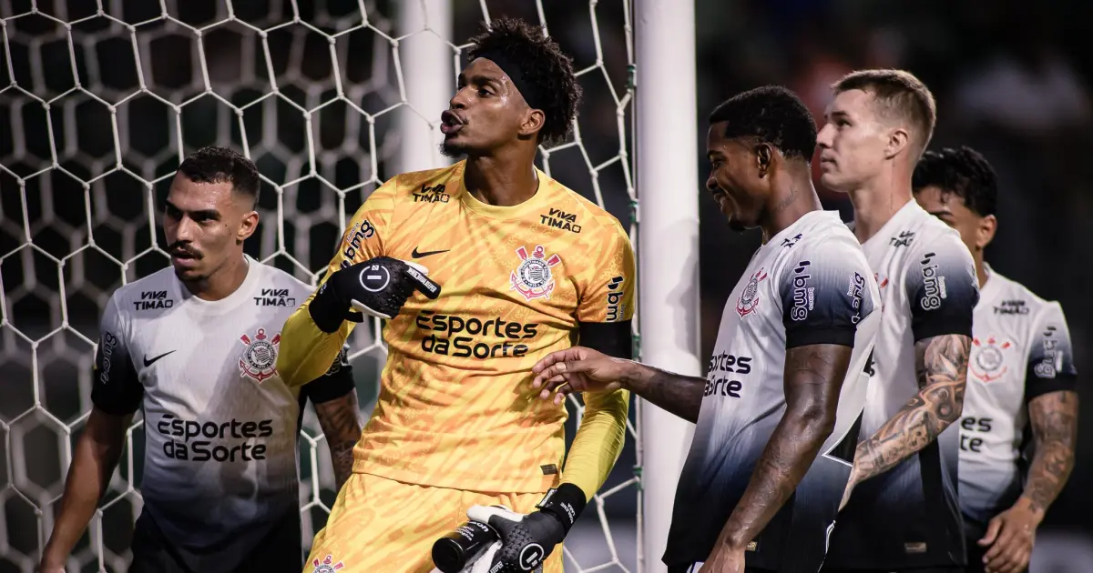 Hugo Souza comenta provocações da torcida após empate