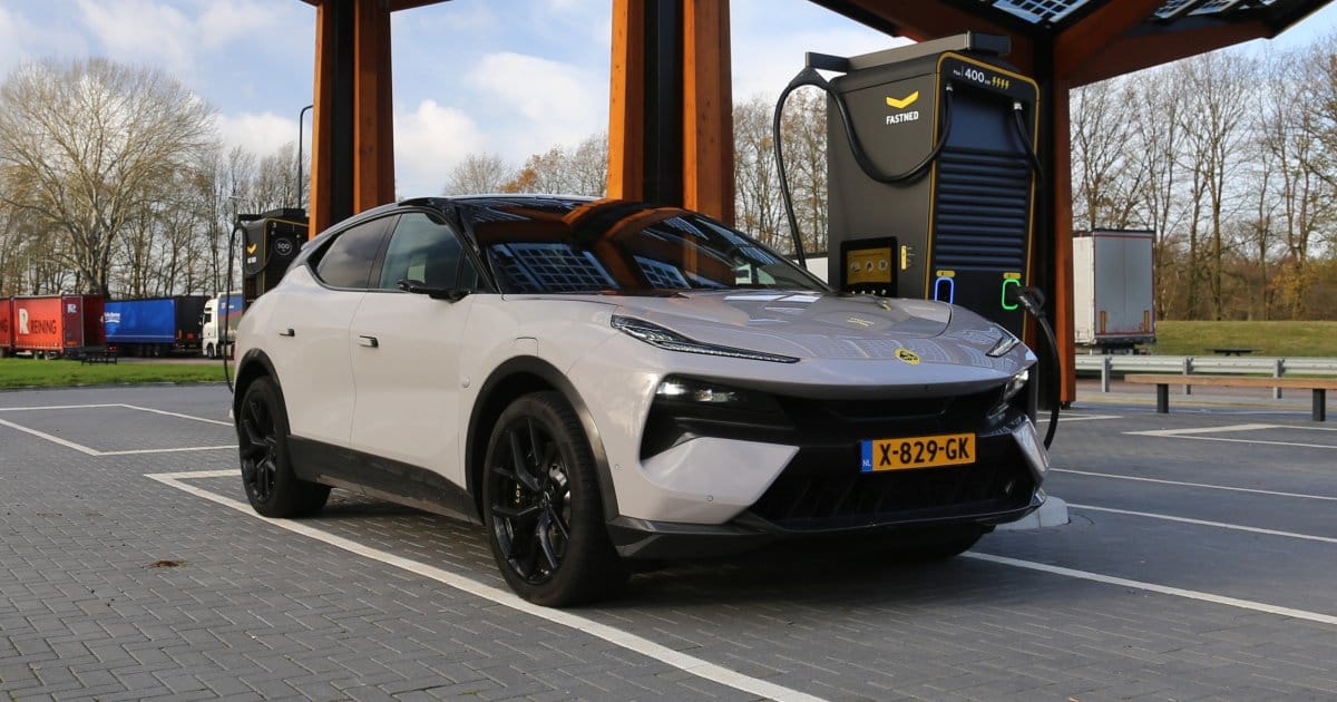 Lotus Eletre: autonomia medida a 100 e 130 km/h