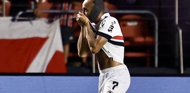 Lucas Moura brilha contra Corinthians e se destaca no Brasil