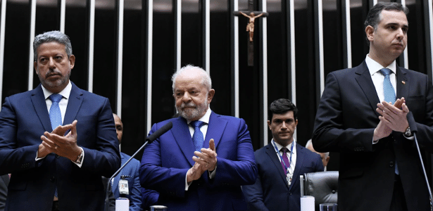 Lula monitora Congresso para impulsionar reforma ministerial