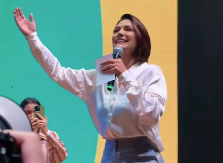 Michelle Bolsonaro fala sobre esposa de Bolsonaro e paz perdida