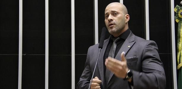Moraes determina retorno de Daniel Silveira ao semiaberto