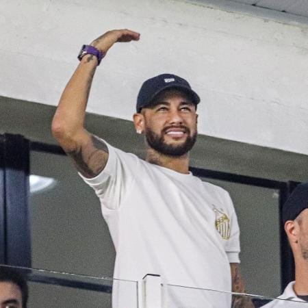 Neymar adia volta ao Brasil e apresentação em Santos é planejada