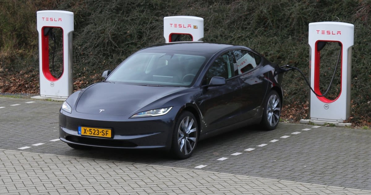 Novo Tesla Model 3: autonomia medida a 100 e 130 km/h