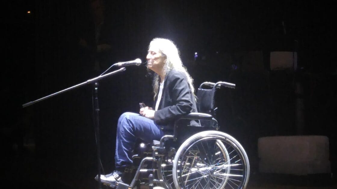 Patti Smith desmaia em show em São Paulo e se despede emocionada