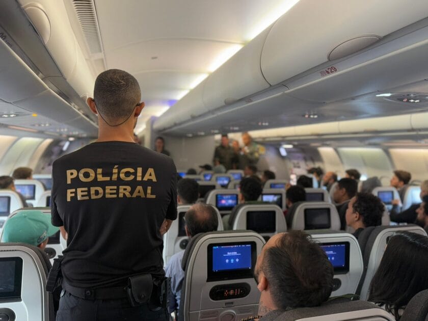 Reunião entre Brasil e EUA discute deportações de brasileiros