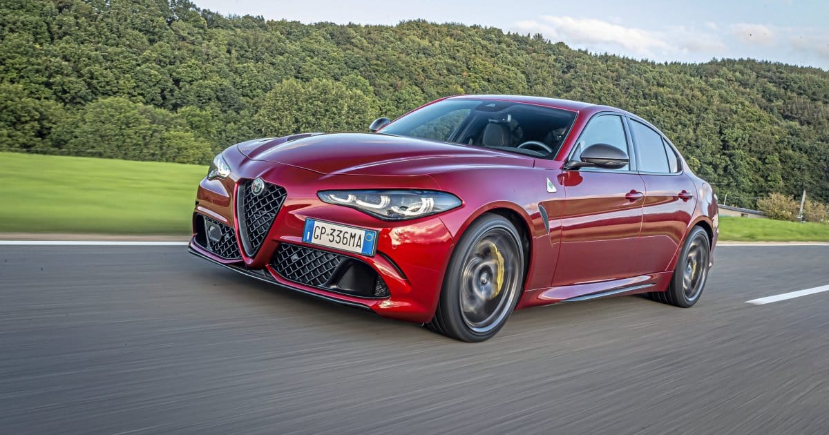TESTE - Alfa Romeo Giulia Quadrifoglio foi renovado, mas não dá para saber
