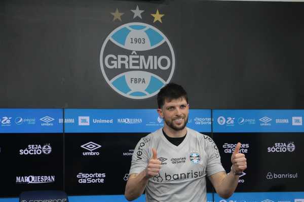 Tiago Volpi fala sobre apoio da torcida após chegada ao Grêmio