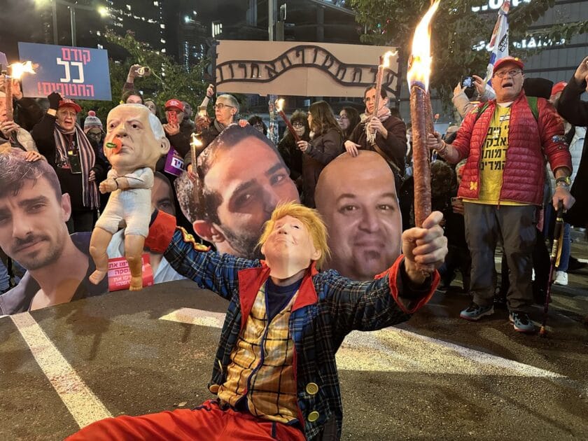 Trump se torna ícone em protestos por reféns em Israel