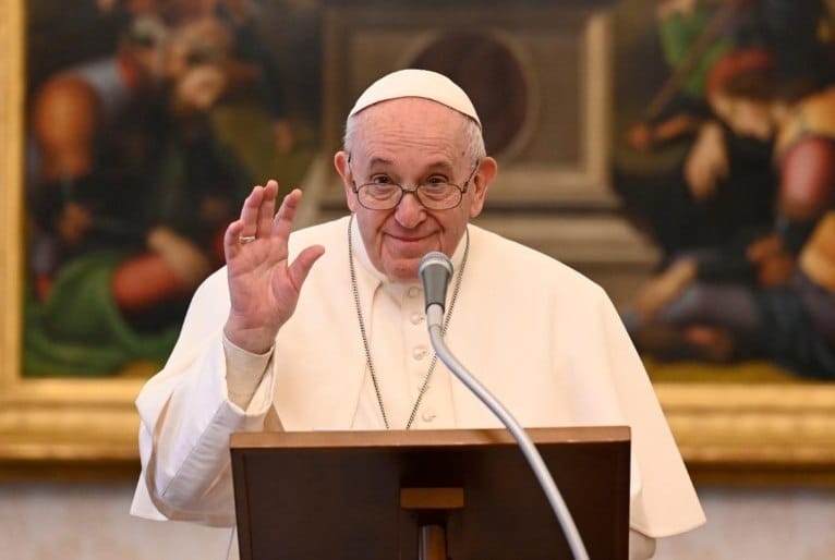 Vaticano confirma pneumonia bilateral no estado de saúde do Papa