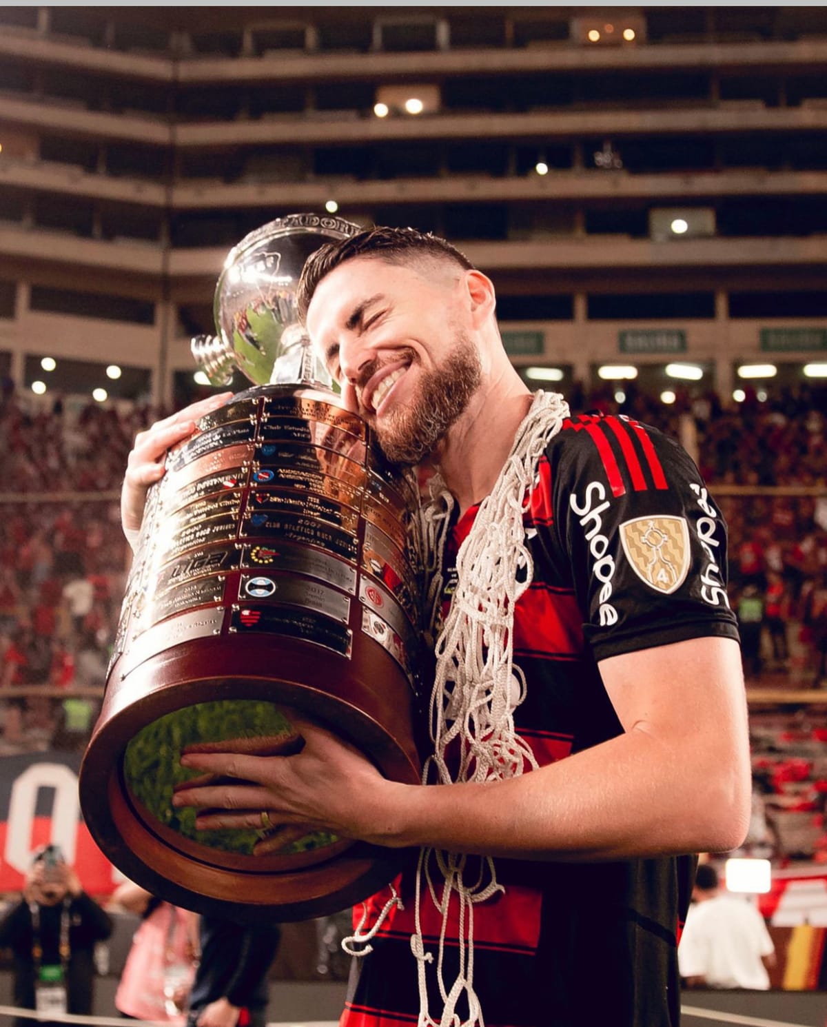 Flamengo Controla Decisão, vence Palmeiras e Conquista a Libertadores