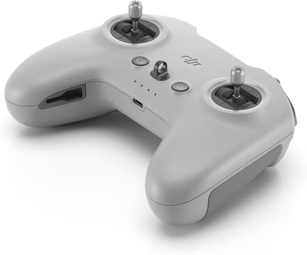 <p><strong>DJI Controle Remoto FPV 3 por R$1.990,00 – Experimente a Aventura com Helicópteros!</strong></p>