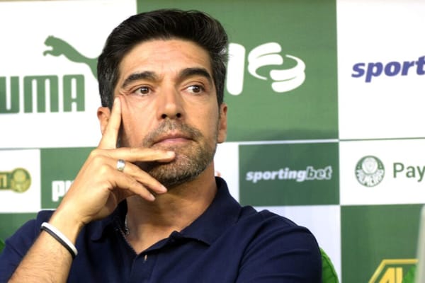 Abel critica falta de criatividade no Palmeiras após lesões