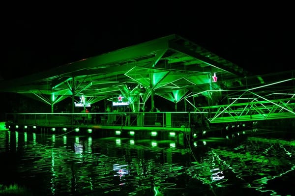 Bar da Heineken no Guaíba é evacuado por temporais em POA