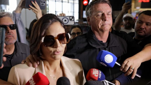 Bolsonaro sugere assumir Casa Civil se Michelle for presidente