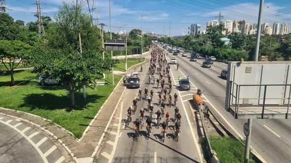 Ciclistas protestam em São Paulo por mais segurança após assassinato