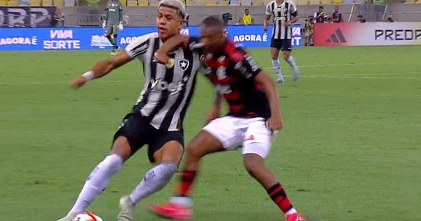 Comentarista critica arbitragem por não expulsão de De la Cruz