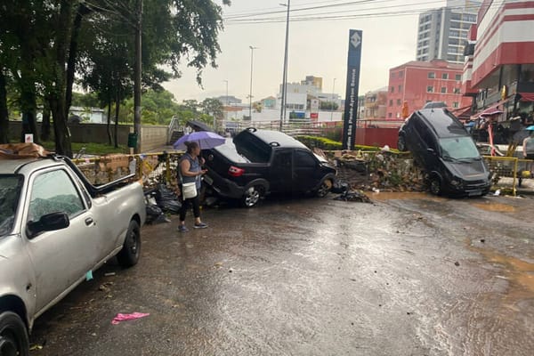 Congestionamento em SP supera 1.000 km com forte chuva