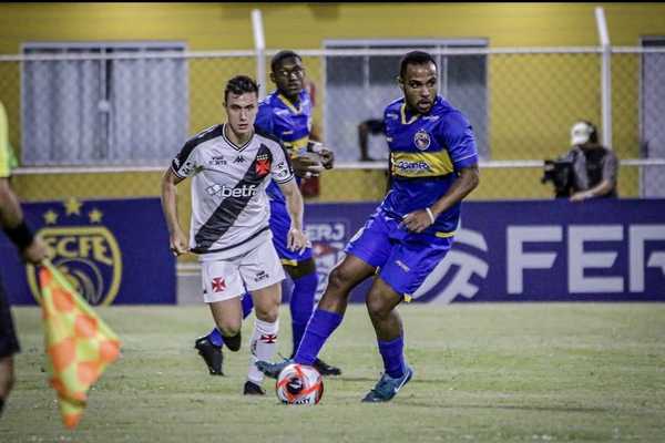 Desempenho do Vasco: Notas de Hugo Moura, Mateus e Carille