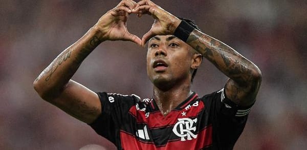 Flamengo vence Vasco e avança para as semifinais com polêmica