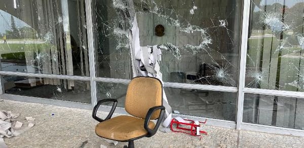 Foragido da Anistia Bolsonarista Possui Rifle Registrado