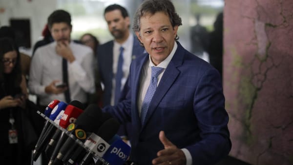 Haddad defende liberdade de expressão em caso Flávio Bolsonaro