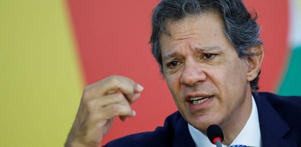 Haddad tem 15 dias para responder denúncia de Flávio Bolsonaro