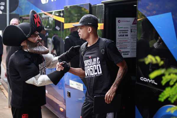 João Victor: Vasco e Cruzeiro negociam dívida com Benfica
