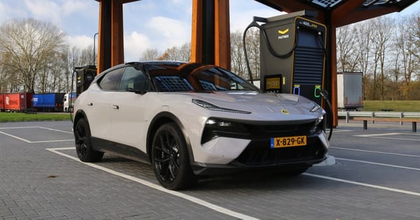 Lotus Eletre: autonomia medida a 100 e 130 km/h