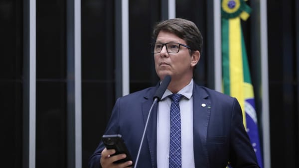 Mário Frias critica "Ainda Estou Aqui" como propaganda comunista