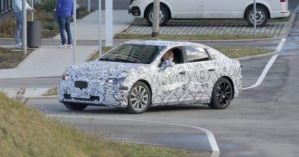 Mercedes classe C elétrico quer enfrentar o Tesla Model 3, mas terá que esperar um pouco mais