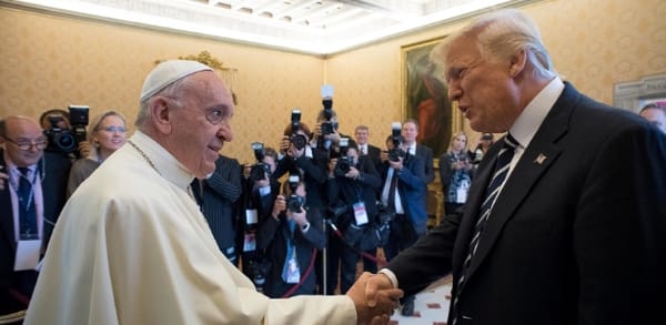Papa critica imigração nos EUA e resposta é contundente