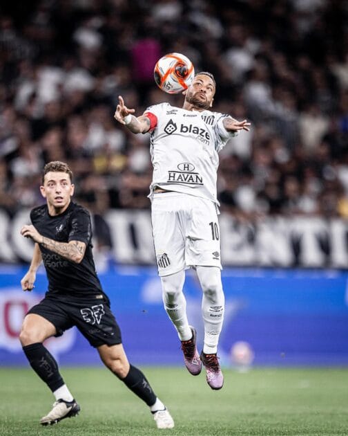 Penalty responde a críticas de Neymar e Filipe Luís sobre bola
