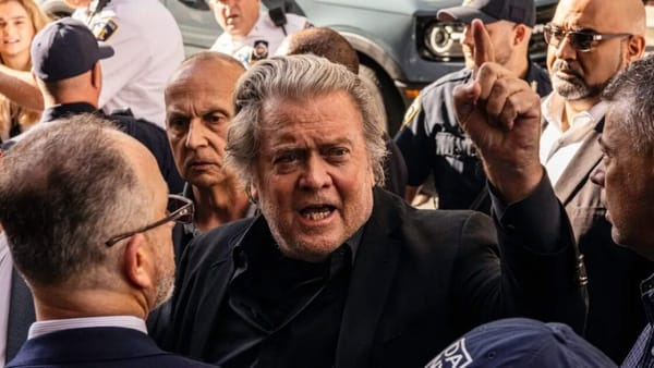 Steve Bannon revela como Trump 'afoga' a imprensa americana