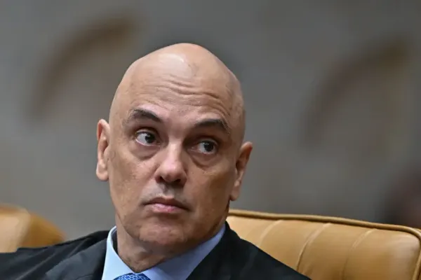 Trump processa Moraes por censura em meio a crise política no Brasil