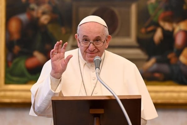 Vaticano confirma pneumonia bilateral no estado de saúde do Papa