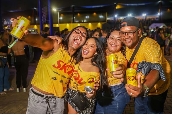 Casal do Rio de Janeiro é escolhido por marca de cerveja para viver o Carnatal no RN