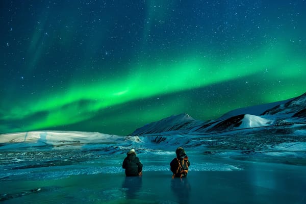 Noruega inaugura o primeiro trem noturno panorâmico dedicado à observação da Aurora Boreal