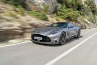 Aston Martin Vanquish 2025: A Elegância que Supera a Ferrari