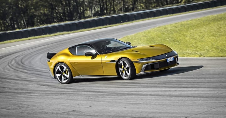 Ferrari 12 cilindros: Exclusividade para clientes vintage