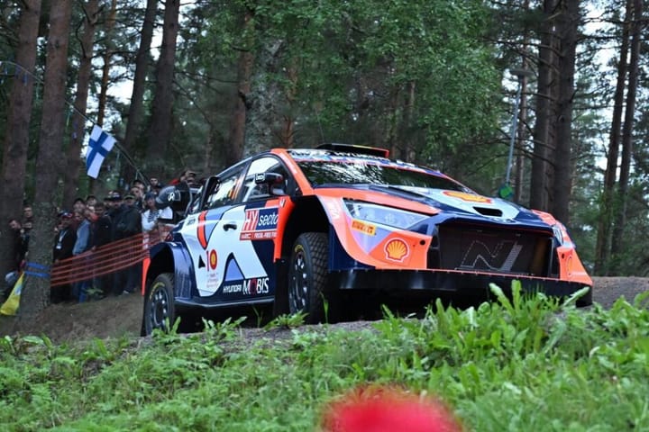 Thierry Neuville é quarto após dia 2 do Rally da Finlândia