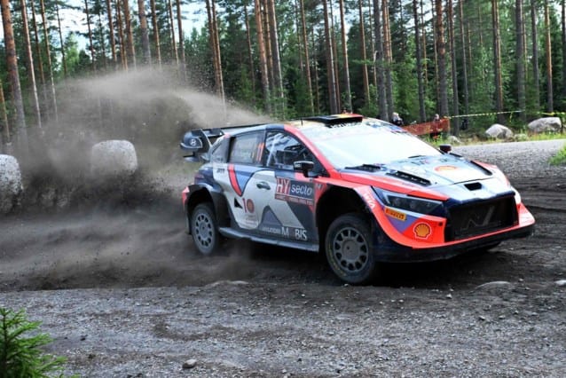 Thierry Neuville em Rali da Grécia: Futuro em Suas Mãos